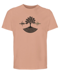 Svart träd med ljudvågor och jordlager på persikafärgad ekologisk t-shirt.