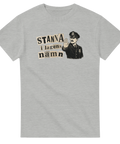Grafiskt tryck med tidningsurklipp och polis på gråmelerad t-shirt