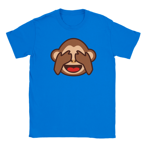 Emoji apa som håller för ögonen med öppen mun på en blå t-shirt.