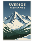 Närbild på en naturposter föreställande Kebnekaise i grafisk stil med texten Sverige Kebnekaise i toppen.