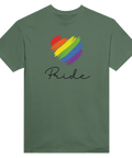 Minimalistiskt regnbågshjärta med penselkänsla – Pride-t-shirt med attityd