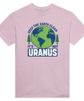 Jorden-motiv "Keep the Earth Clean it's not Uranus" på rosa t-shirt, retrostil med träd.
