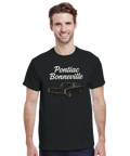Pontiac Bonneville 1967 med vit text på svart t-shirt, retrostil.