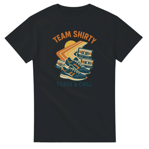 Team Shirty Track & Chill-grafik i grafisk stil. Detaljerat tryck.