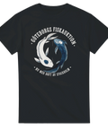 Illustration av fiskar i yin och yang-stil med humoristiskt citat på mörkgrå t-shirt