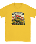 Humoristisk t-shirt i gult med grafiskt motiv av plastfigurer och flagga