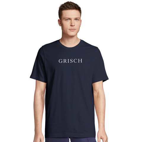Man bär en mörkblå t-shirt med det minimalistiska trycket Grisch