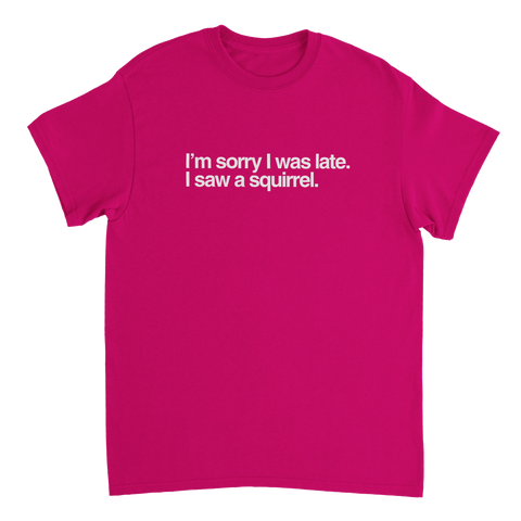 T-shirt med text Sorry I was late I saw a squirrel rosa