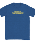Cheat Enabled E=MC2 Trooper" texttryck i guldfärg på en mörkblå melerad t-shirt med rund hals, gaming-stil.