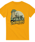 Vintage inspirerat Chernobyl motiv med rökande skorsten på gul t-shirt