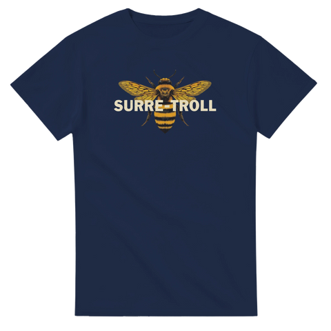 Marinblå t-shirt med humla och norskt ord surre-troll