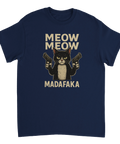 Tecknad svart katt med pistoler, text "MEOW MEOW MADAFKA" i beige på marinblå t-shirt.
