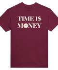 Vinröd t-shirt med texten Time is Money och en klocka i bokstaven O.