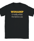 Winamp "it really whips the llama's ass" text på svart t-shirt, retro humor.