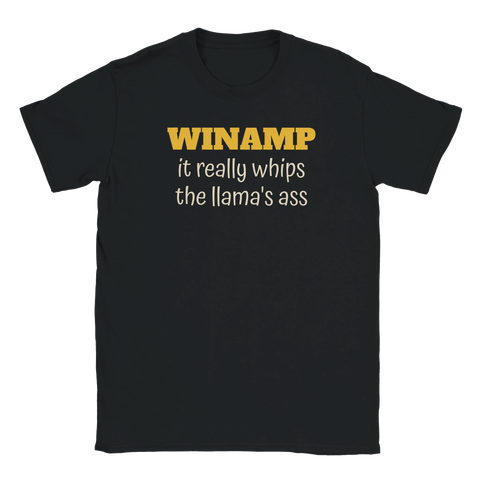 Winamp "it really whips the llama's ass" text på svart t-shirt, retro humor.