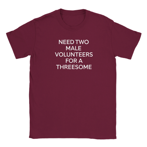 Vinröd t-shirt med respektlös text för en humoristisk framtoning