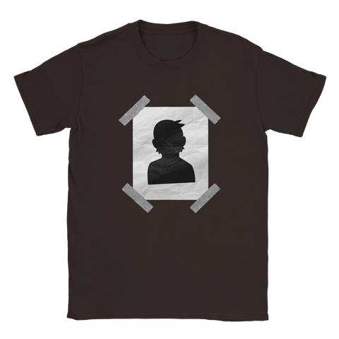 Okänd t-shirt med anonym siluett och pilar – mörkbrun