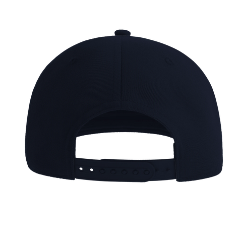 Baksidan av en mörkblå snapback med justerbart spänne