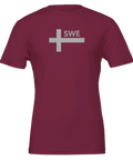 Vinröd t-shirt med grafiskt motiv föreställande ett stiliserat nordiskt kors