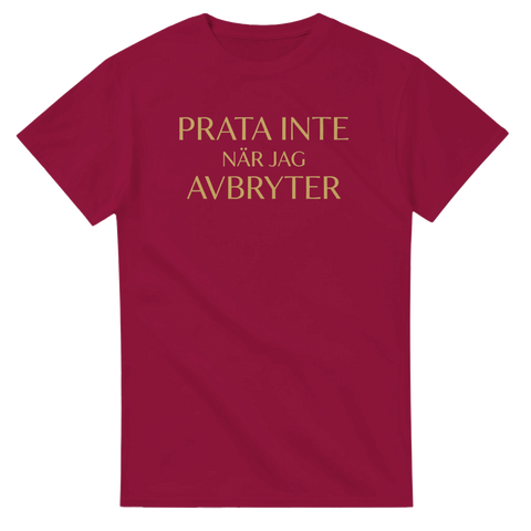 Stilren tröja med citat om att avbryta – vinröd grafisk t-shirt