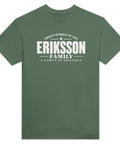 Olivgrön t-shirt med texten Eriksson – A Family of Originals
