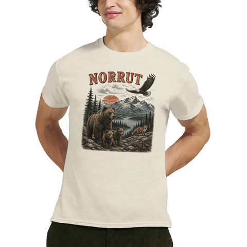 Närbild på person i t-shirt med grafiskt motiv av svensk vildmark