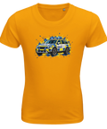 Gul barn-t-shirt med en svensk polisbil och färgstänk
