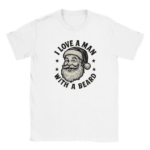 Vit t-shirt med skäggtryck – rolig juloutfit med texten I Love a Man with a Beard