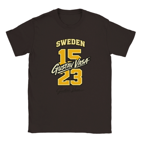 Stilrent historiskt tryck med gult nummer 1523 på mörkbrun t-shirt