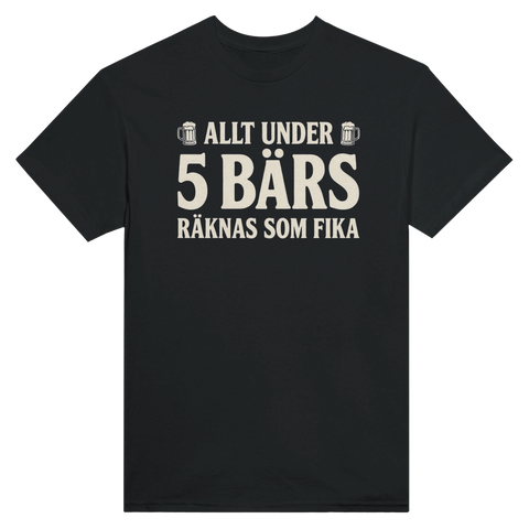 Svart t-shirt med texten Allt under 5 bärs räknas som fika.