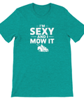 I'm Sexy and I Mow It" tryck med gräsklippare på turkos t-shirt.
