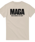 MAGA Make America Go Away" text i svart på beige t-shirt.