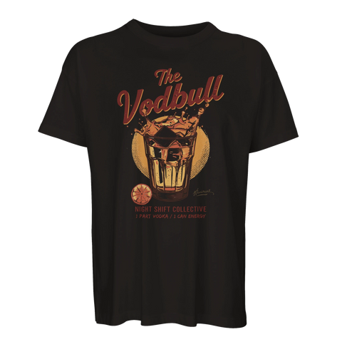 Retro illustration av en stänkande drink i glas – grafisk t-shirt med nattlivstema