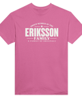 Rosa t-shirt med texten Eriksson – A Family of Originals