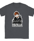 Ed Sheeran-porträtt som Godzilla med stadssiluett och text "EDZILLA" på mörkgrå t-shirt, satirisk design.