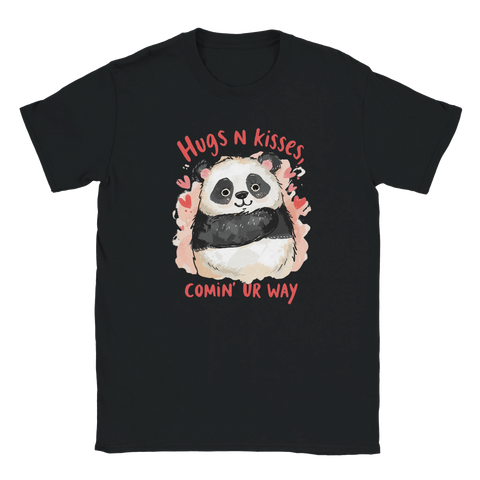 Humoristisk t-shirt med handritat pandamotiv och hjärtan på svart tyg