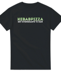 Svart t-shirt med texten Kebabpizza det svenskaste vi har i grön och vit font