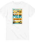 Vit t-shirt med färgstarkt motiv av palmer och texten Summer Vibes