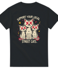 Punkig illustration av tre katter med kryssade ögon på kolsvart t-shirt