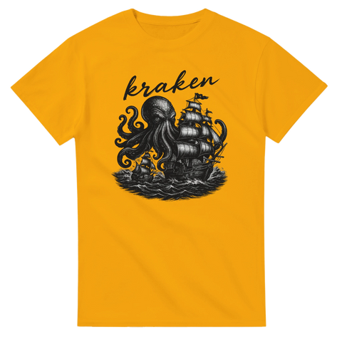Sjömonster-motiv med bläckfisk och segelskepp på gul t-shirt