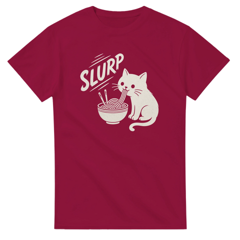 Söt katt t-shirt med nudelmotiv och texten Slurp i retrostil