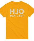 HJO MEN VISST" text i sliten stil på gul t-shirt.