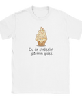 Vit t-shirt med en illustrerad mjukglass och ett kärleksfullt statement