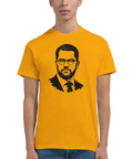 Gul t-shirt mockup med Jimmie Åkesson tryck på tröja