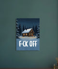 Poster med motiv av en stuga i skogen täckt av snö och texten F+ck Off placerad centrerat i motivets nederkant.