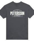 Mörkgrå t-shirt med texten Pettersson – A Family of Originals