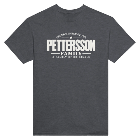 Mörkgrå t-shirt med texten Pettersson – A Family of Originals