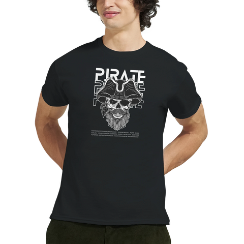 Piratskalle med ögonlapp och skägg, texten "PIRATE" på svart t-shirt.