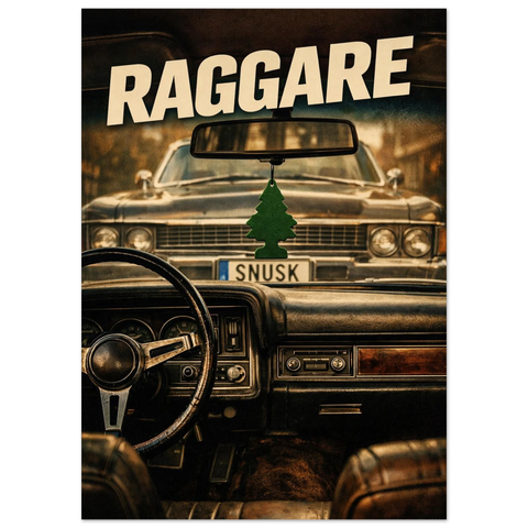 Nostalgisk illustration av en sliten bilinteriör med texten RAGGARE i fokus