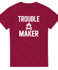 Vit textdesign Trouble Maker med eldsymbol – röd t-shirt med budskap